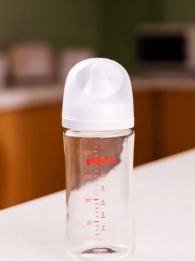 2 Pigeon Wide Neck Glass Bottles (8oz)